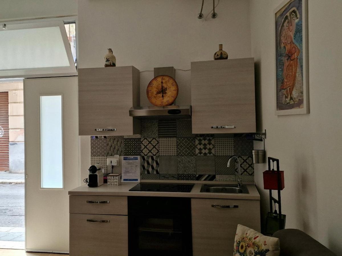 4 Via Valona - Executive Luxury Apartment Bari Exterior foto