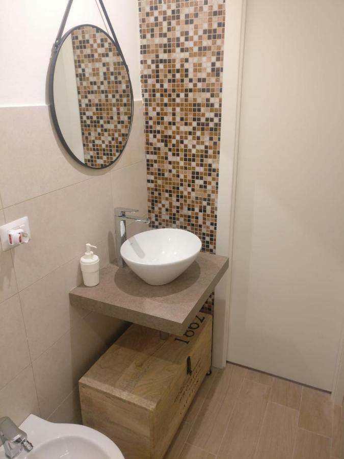 4 Via Valona - Executive Luxury Apartment Bari Exterior foto