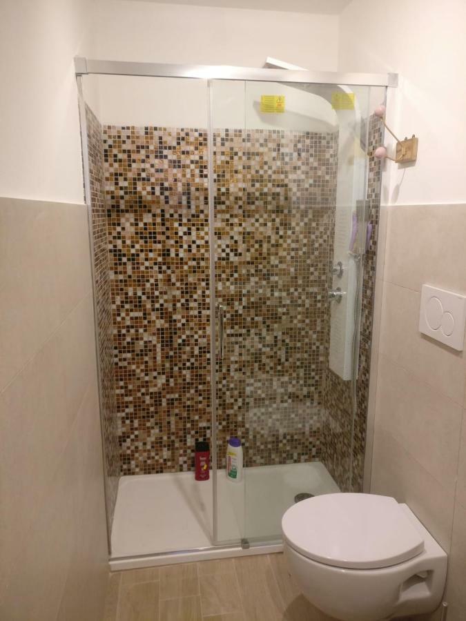 4 Via Valona - Executive Luxury Apartment Bari Exterior foto